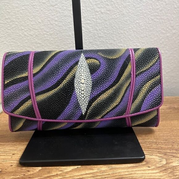 Stingray Skin Trifold Long Wallet - Picture 3 of 11